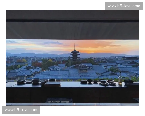 古韵与摩登的邂逅：京都与东京，一场穿越时空的优雅对决